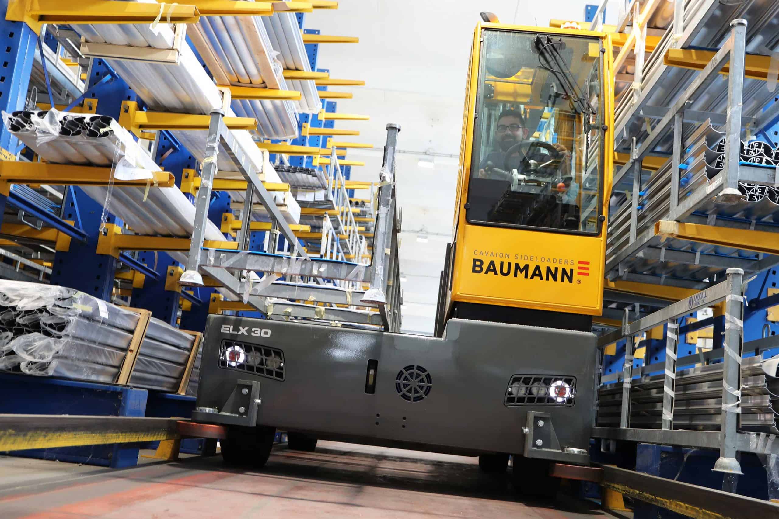 Baumann tweeweg zijlader voor transport van zware staalprofielen